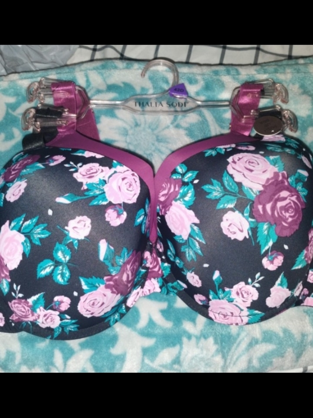 2 Thalia Sodi Bras